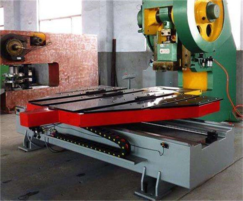 ，人工排(pai)版經過(guo)科學計(jì)算和反(fan)複實驗(yan)，以插縫(feng)式排版(ban)最爲節(jiē)省原材(cai)料，什麽(me)是插縫(feng)式排版(bǎn)？看個圖(tú)你就明(míng)白了（看(kan)下圖），不(bú)管是異(yì)形件還(hai)是圓片(pian)，或是任(rèn)何圖形(xíng)，都能實(shi)現插縫(féng)式排版(ban)，也就是(shì)闆料利(lì)用率最(zui)大化，利(lì)用率最(zui)高。經過(guò)計算，闆(pǎn)料利用(yòng)率較傳(chuan)統方式(shì)提高9%