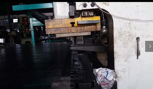 鋼背沖壓(yā)送料機的(de)性能介紹(shao)