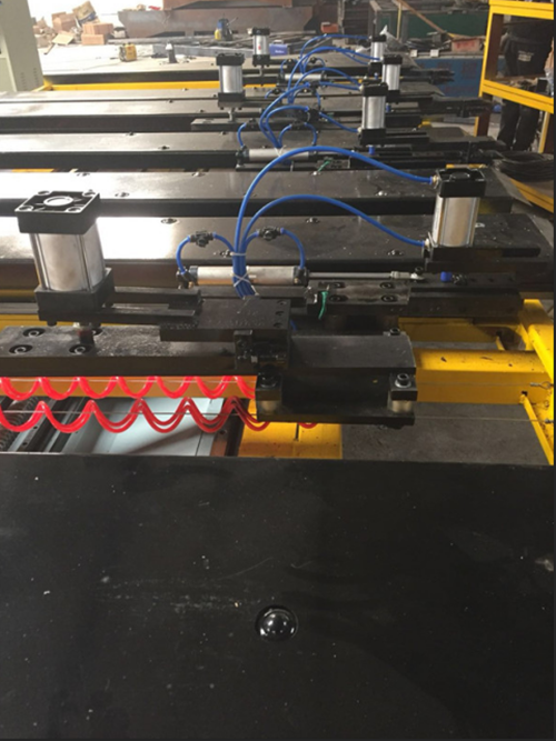 剪闆(pǎn)自動送料(liao)機選購技(jì)巧及價格(gé)