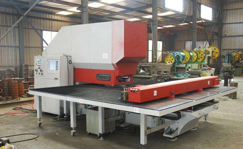 　數控沖床的噸位(wei)計算是與沖床的(de)型号相關的，所以(yǐ)相對來說是比較(jiao)重要的沖床常識(shi)，大家一塊來了解(jie)一下；另外呢，沖床(chuang)磨具的維護與保(bao)養又關乎沖床的(de)整體質量，這些技(jì)巧也帶給大家，希(xī)望對自家的設備(bèi)都能精心使用，發(fa)揮出最大的用處(chù)。