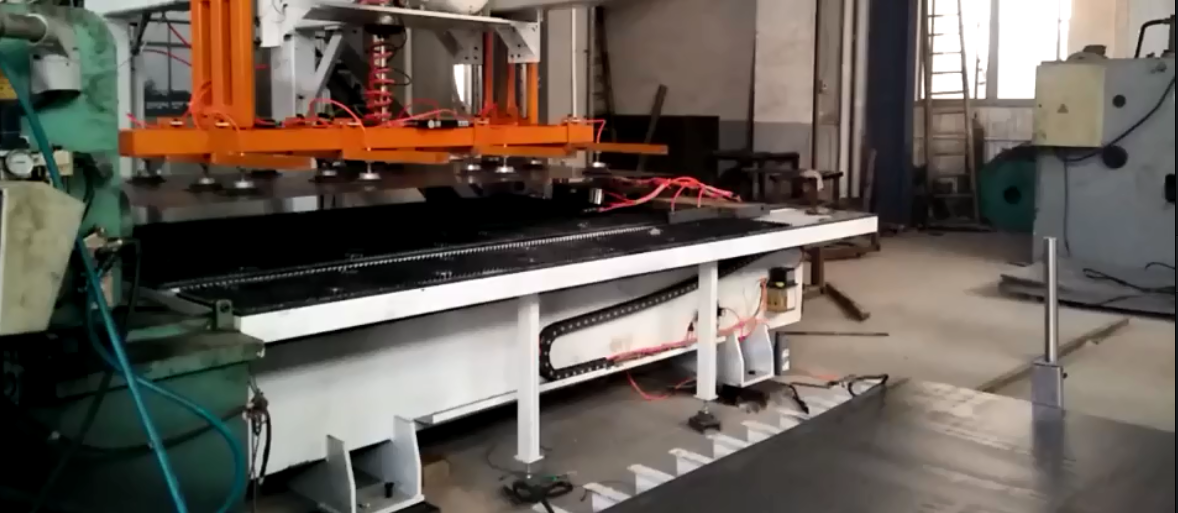 數控剪闆(pǎn)送料機流(liú)水線