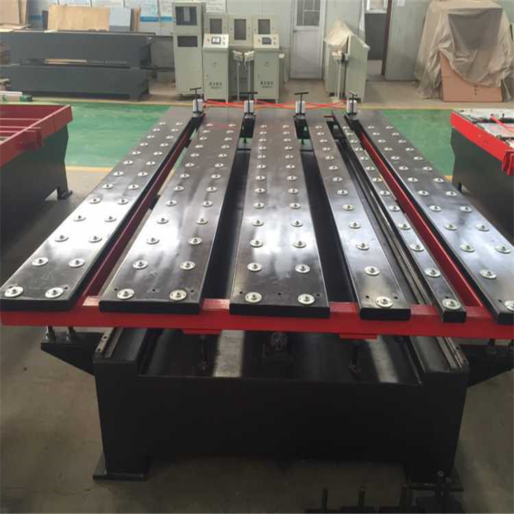 數控設備一(yī)般都具有智(zhì)能化人性化(hua)等衆多優點(diǎn)，即便這樣操(cāo)作數控設備(bèi)時，也一定要(yào)遵循各種設(shè)備相應的安(an)全操作規程(chéng)。隻有科學的(de)操作方法，才(cái)能使設備發(fa)揮最大的效(xiào)率，并減少事(shi)故及設備故(gù)障的發生，這(zhè)是企業提高(gāo)生産效率的(de)關鍵。