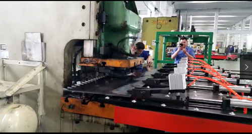 五金沖(chòng)壓送料機(jī)有哪些優(you)點?價格是(shi)多少錢?