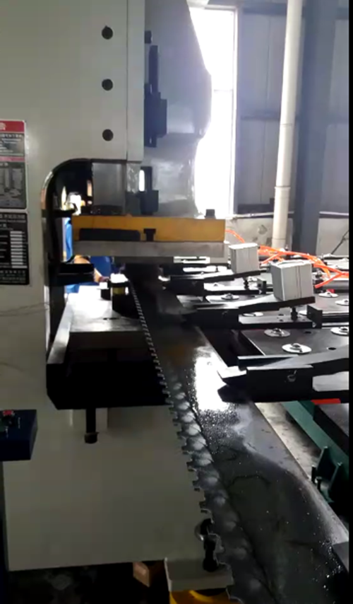 鋼(gang)背送料機(jī)的價格