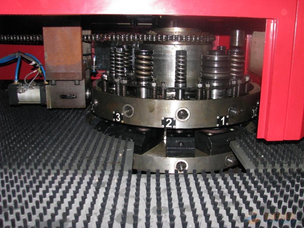 怎樣選(xuǎn)數控沖床模具(jù)