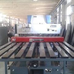 數控前送料(liao)剪闆機是幹(gan)什麽用的