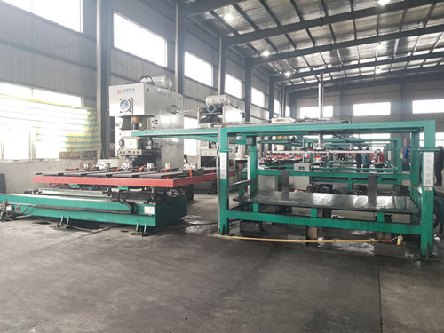 沖床沖(chong)壓行業，沖(chòng)床送料機(jī)近幾年飛(fēi)速發展，國(guó)内工業制(zhi)造業對有(you)色金屬的(de)使用量逐(zhú)年上漲，在(zai)民用炊具(ju)金屬圓坯(pī)、燈具配件(jian)，電機定轉(zhuǎn)子的矽鋼(gang)圓片、汽車(chē)五金配件(jian)、、太陽能制(zhi)品等生産(chǎn)過程中，金(jin)屬圓片落(luò)料生産是(shi)此類行業(yè)不可或缺(que)的生産工(gōng)藝，如何采(cǎi)取必要措(cuo)施提高産(chǎn)品品質和(hé)原材料的(de)利用率是(shì)生産過程(chéng)中的重點(dian)；另外，随着(zhe)消費水平(píng)不斷提高(gāo)，勞動力的(de)價格也在(zai)不斷上漲(zhang)，如何科學(xué)、合理利用(yong)勞動力及(jí)降低原材(cai)料成本，是(shì)衆多企業(ye)一直關注(zhù)的重點。