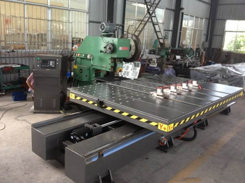 　所以購(gou)買一台好的數(shù)控送料機也沒(mei)有很難，主要看(kàn)品質，其次再看(kàn)價格，價格和品(pǐn)質是相對應的(de)，千萬不要貪圖(tu)便宜買到了，用(yong)起來大大小小(xiao)的問題不斷，售(shòu)後服務再跟不(bú)上那可真是糟(zāo)心了，希望大家(jiā)都可能選到專(zhuān)業的生産廠家(jiā)，買到心儀的設(she)備！