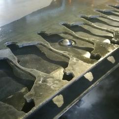 江蘇刹車片鏈(lian)輪沖壓送料機(jī)