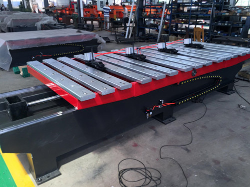 　數(shu)控剪闆送料(liào)機的價格，大(dà)體上可以參(can)考數控送料(liào)機的價格，但(dàn)是兩者又有(you)着本質上的(de)差别，所以具(jù)體的咱們還(hái)是要詳細的(de)分析解讀一(yī)下，看看數控(kong)剪闆送料機(jī)的規格，價格(gé)及相對應性(xìng)能簡介。