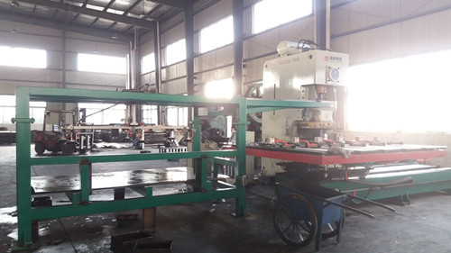 山東鋼背數控(kòng)送料機